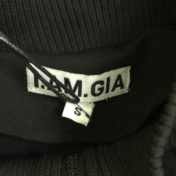 I.AM.GIA - Picture 2 of 5